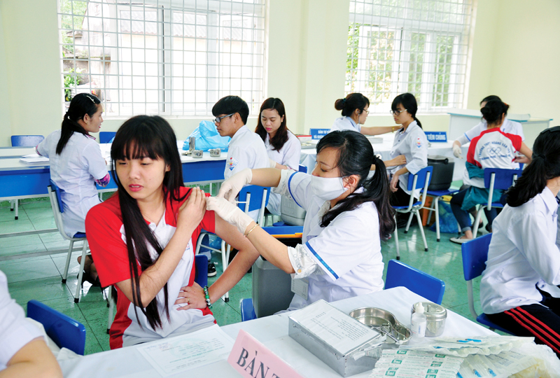 Sớm hoàn thành tiêm vắc xin sởi-rubella cho thanh thiếu niên 16-17 tuổi trên địa bàn tỉnh