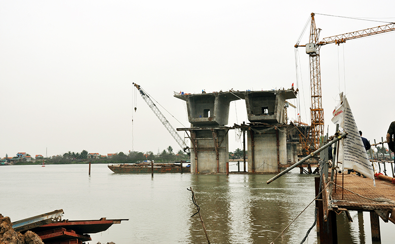 Dự án cầu sông Chanh đang được các nhà thầu tập trung thi công đẩy nhanh tiến độ.