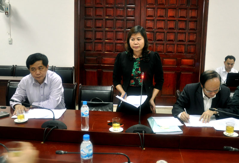 Đại diện thành viên Ban Bầu cử ĐBQH số 3 phát biểu tại hội nghị