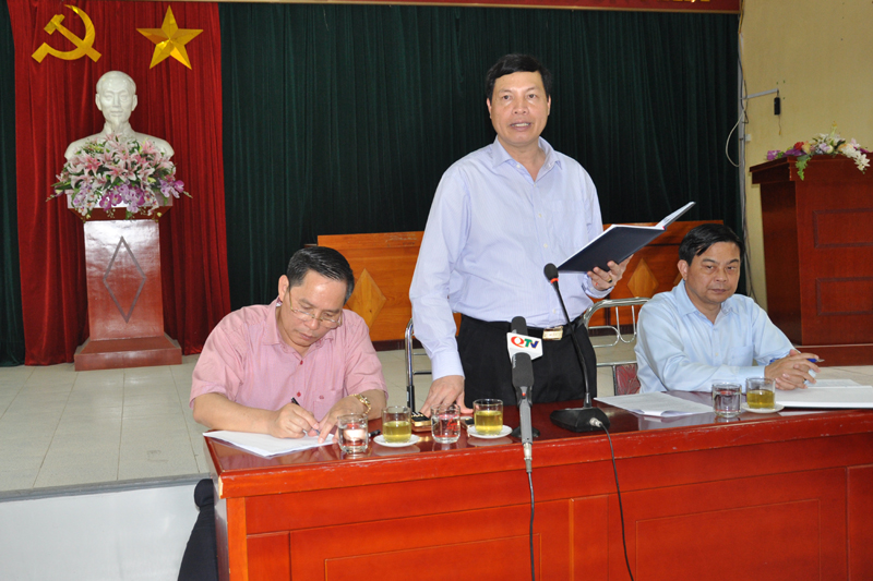 Đồng chí Nguyễn Đức Long, Chủ tịch UBND tỉnh phát biểu kết luận tại buổi làm việc với lãnh đạo TP Hạ Long