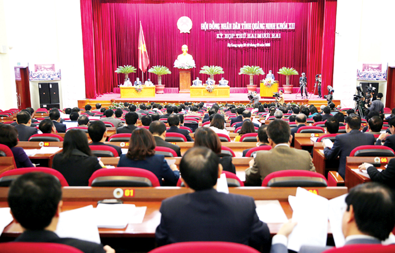 Quang cảnh kỳ họp thứ 22 HĐND tỉnh khoá XII, diễn ra từ ngày 10 đến 12-12-2015. Ảnh: Đỗ Phương
