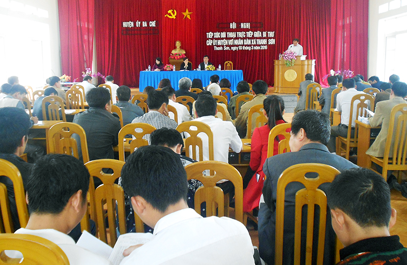 Hội nghị đối thoại giữa Bí thư Huyện uỷ với nhân dân xã Thanh Sơn.
