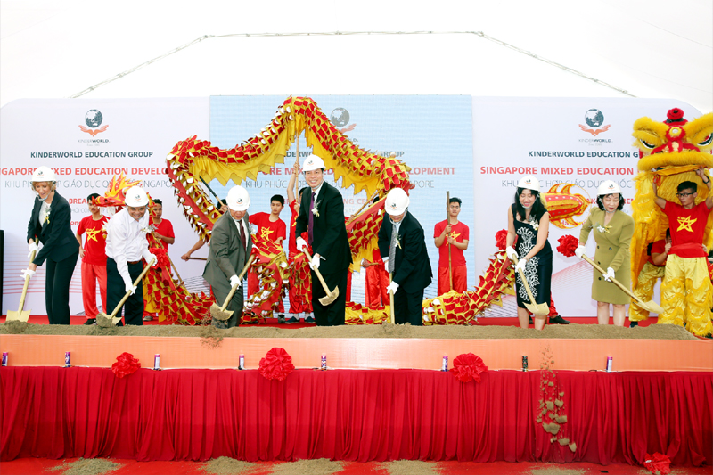 Các đồng chí lãnh đạo tỉnh, đại diện Tập đoàn giáo dục KinderWorld động thổ khởi công Khu phức hợp giáo dục quốc tế Singapore tại Quảng Ninh