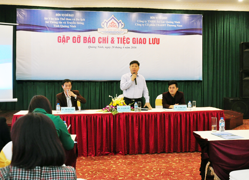 Ông Hà Quang Long, Giám đốc Sở Văn hóa-Thể thao và Du lịch Quảng Ninh trả lời câu hỏi của phóng viên.