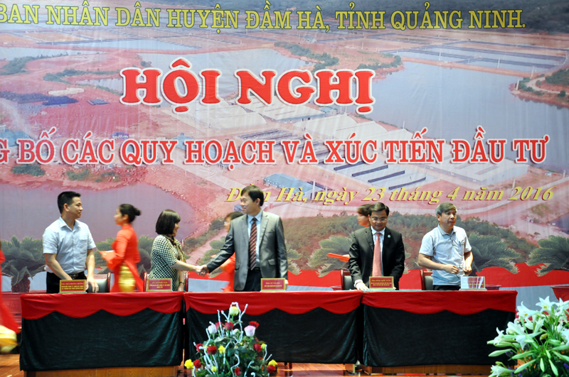 UBND huyện Đầm Hà ký biên bản ghi nhớ với các nhà đầu tư chiến lược
