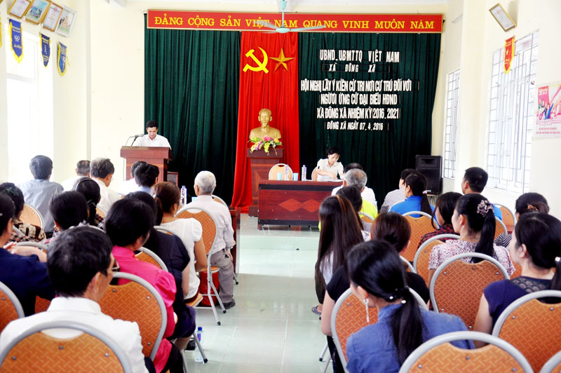 UBND, UBMTTQ xã Đông Xá (huyện Vân Đồn) tổ chức hội nghị lấy ý kiến cử tri đối với những người tham gia ứng cử đại biểu HĐND xã tại thôn Cặp Tiên.