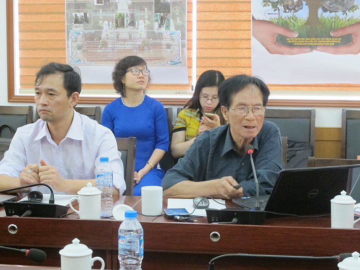 GS.TS Trần Văn Mão, Giám đốc Trung tâm Môi trường và Phát triển lâm nghiệp bền vững tư vấn về các giải pháp phòng trừ các loài sâu bệnh hại đối với tùng Yên Tử.