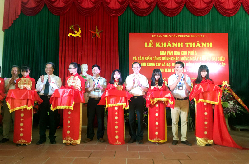 Lễ khánh thành và gắn biển công trình chào mừng ngày bầu cử ĐBQH khoá XIV và đại biểu HĐND các cấp, nhiệm kỳ 2016-2021 cho Nhà văn hoá khu 6, phường Bãi Cháy (TP Hạ Long).
