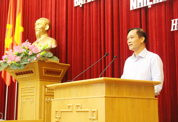 Đồng chí Vũ Hồng Thanh, Ủy viên BCH Trung ương Đảng, Phó Bí thư Tỉnh ủy, Phó BCĐ Bầu cử tỉnh phát biểu tại buổi gặp mặt