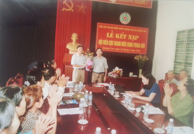 Lễ kết nạp hội viên mới tại Hội Cựu TNXP thị xã Quảng Yên.