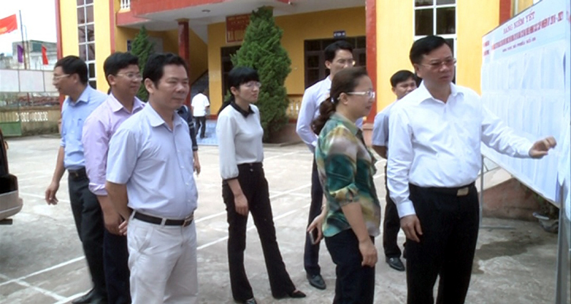 Đồng chí Nguyễn Văn Hưởng cùng các thành viên đoàn công tác kiểm tra