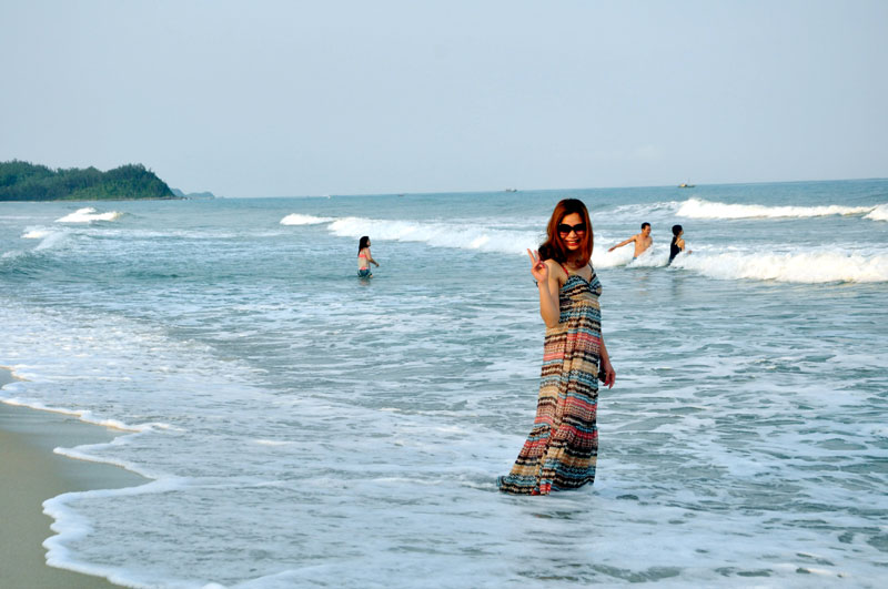 Bãi biển Quan Lạn, một trong những bãi biển đẹp nhất Việt Nam.