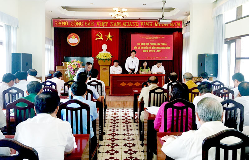 Đồng chí Phạm Văn Điệt, Chủ tịch Uỷ ban MTTQ tỉnh, phát biểu tại hội nghị hiệp thương lần thứ ba bầu cử đại biểu HĐND tỉnh, nhiệm kỳ 2016-2021.
