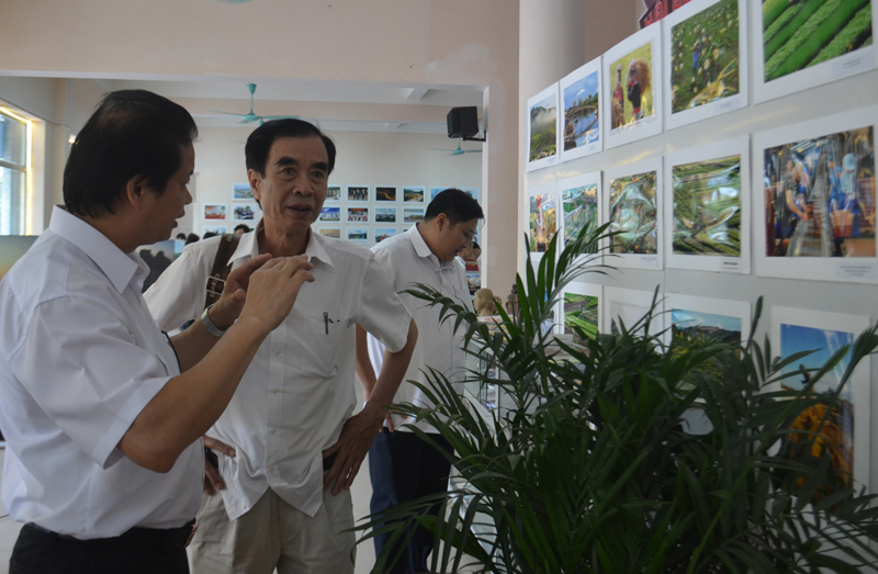 Không gian VHNT Quảng Ninh là nơi giao lưu, trao đổi nghiệp vụ sáng tác giữa văn nghệ sĩ và công chúng yêu VHNT.