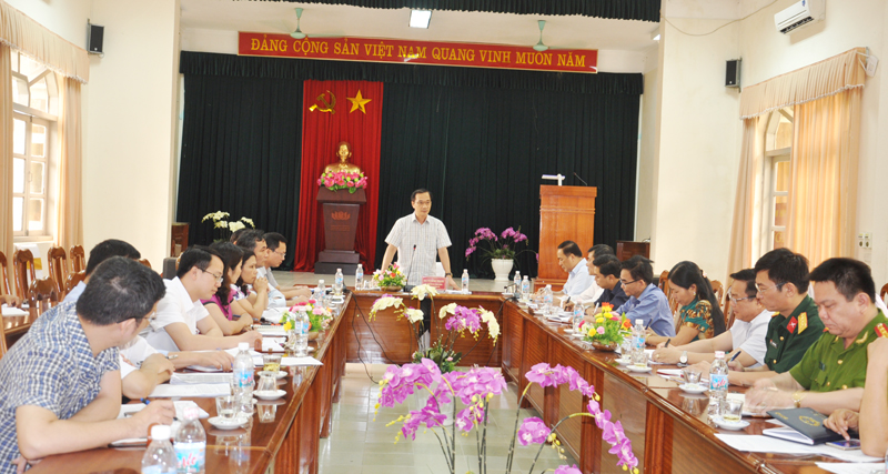 Đồng chí Vũ Hồng Thanh, Ủy viên Ban Chấp hành Trung ương Đảng, Phó Bí thư Tỉnh ủy phát biểu chỉ đạo công tác bầu cử tại huyện Ba Chẽ.