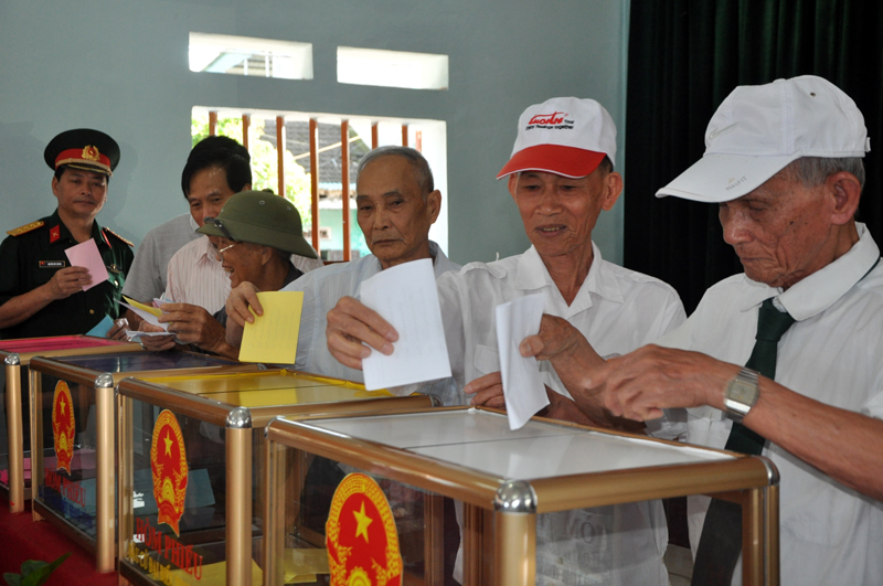 Cử tri huyện Hải Hà nô nức đi bầu cử