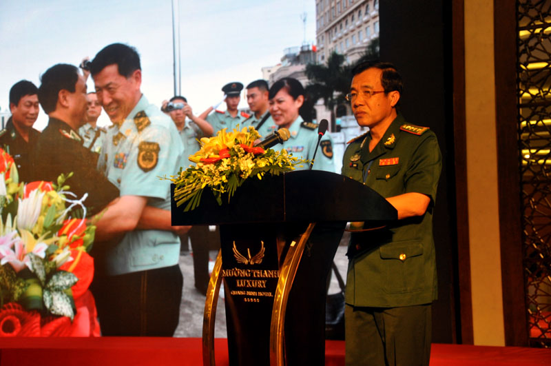 Đại tá Lê Đức Thái, Chỉ huy trưởng Bộ Chỉ huy BĐBP tỉnh Quảng Ninh báo cáo kết quả 2 năm thực hiện thảo thuận giữa BĐBP 4 tỉnh với lực lượng chức năng nước bạn.