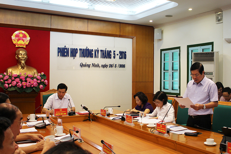 Đồng chí Nguyễn Văn Minh, giám đốc sở KHĐT báo cáo tại hội nghị.