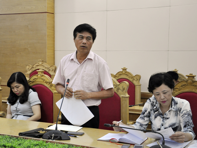Đồng chí Nguyễn Tiến Mạnh, Tổng Biên tập Báo Quảng Ninh phát biểu ý kiến tại hội nghị