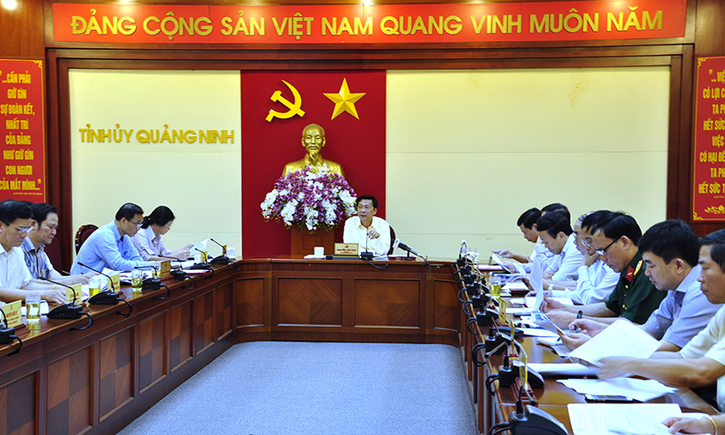 Đồng chí Nguyễn Văn Đọc, Bí thư Tỉnh ủy, Chủ tịch HĐND tỉnh chỉ đạo tại cuộc họp.