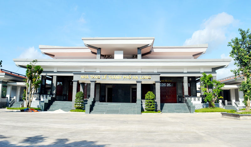 Nhà tang lễ TP Hạ Long do Bệnh viện Bãi Cháy làm chủ đầu tư, khánh thành và đưa vào sử dụng từ tháng 4-2016.