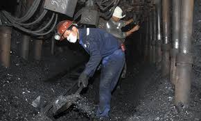 Khai thác than trong hầm lò.jpg