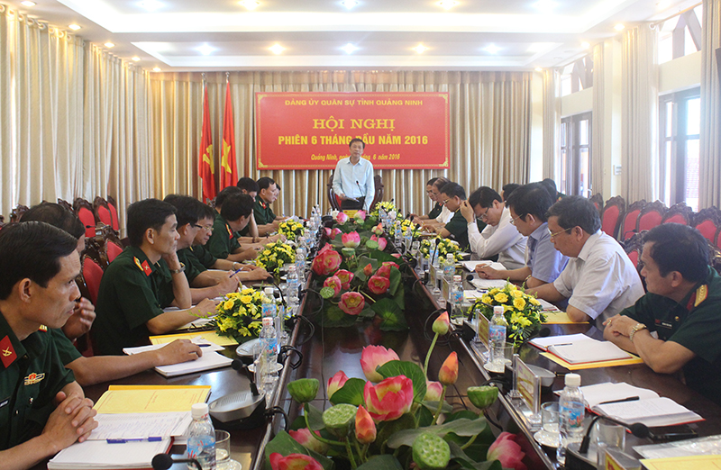 Đồng chí Nguyễn Văn Đọc, Bí thư Tỉnh ủy, Chủ tịch HĐND tỉnh chỉ đạo tại cuộc họp.