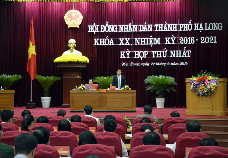Quang cảnh kỳ họp thứ nhất HĐND TP Hạ Long khóa XX