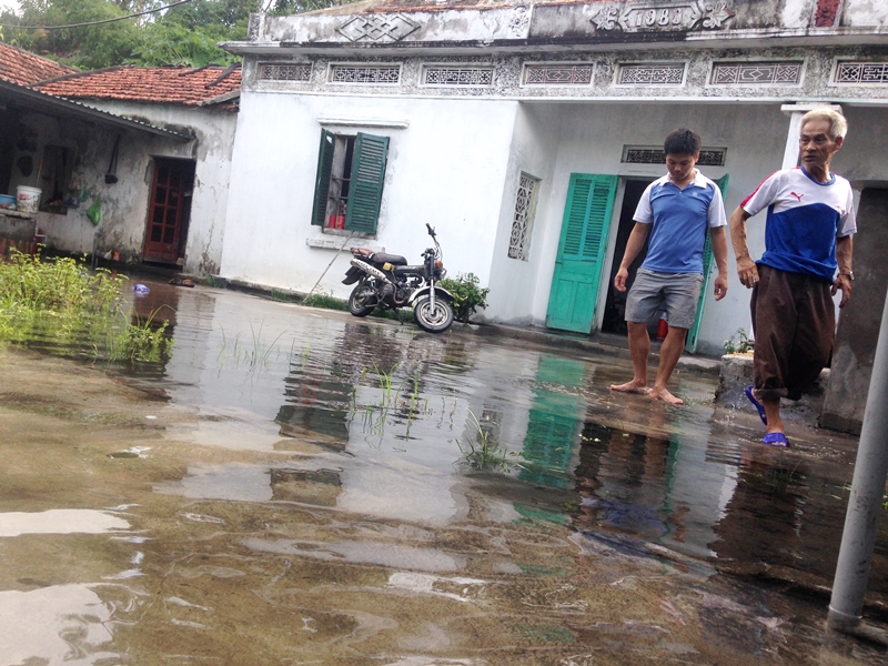 Nghịch lý nắng ráo vẫn lội nước trong nhà