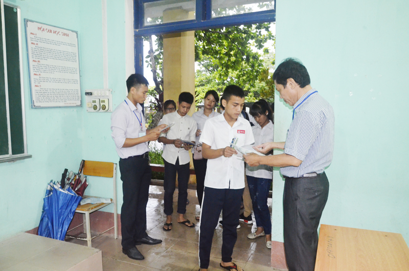 Trên 14.400 thí sinh của Quảng Ninh bắt đầu dự môn thi đầu tiên kỳ thi THPT Quốc gia năm 2016