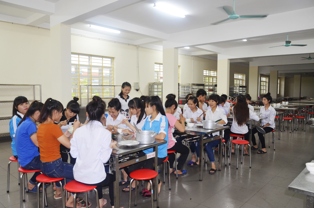 Các thí sinh ở xa được bố trí ăn, nghỉ ngơi tại khu nội trú của trường PTDT nội trú THCS&THPT Tiên Yên.