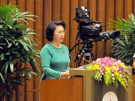 Chủ tịch Quốc hội khóa XIII Nguyễn Thị Kim Ngân trình bày Tờ trình về dự kiến nhân sự. Ảnh VGP/Nhật Bắc