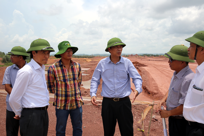 Đồng chí Bí thư Tỉnh ủy kiểm tra tiến độ dự án Cảng hàng không Quảng Ninh.