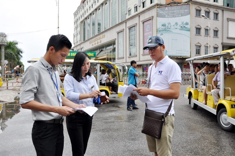 Thanh tra du lịch, Sở Du lịch kiểm tra HDV du lịch tại khu vực Cửa khẩu quốc tế Móng Cái, TP Móng Cái.
