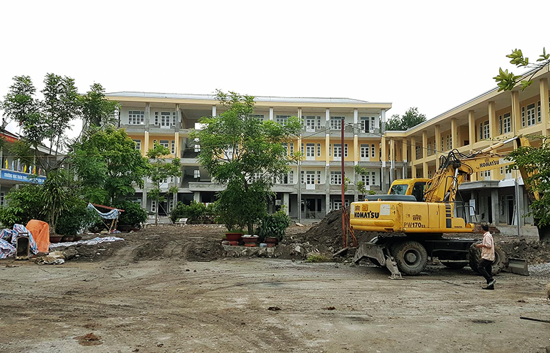 Trường Tiểu học Thái Bình (phường Cẩm Thịnh, TP Cẩm Phả) tổng mức đầu tư hơn 27 tỷ đồng, được khởi công từ năm 2015, dự kiến đưa vào sử dụng tháng 9-2016.