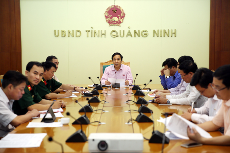 Đồng chí Đặng Huy Hậu, Phó Chủ tịch Thường trực UBND tỉnh đã chủ trì buổi họp trực tuyến