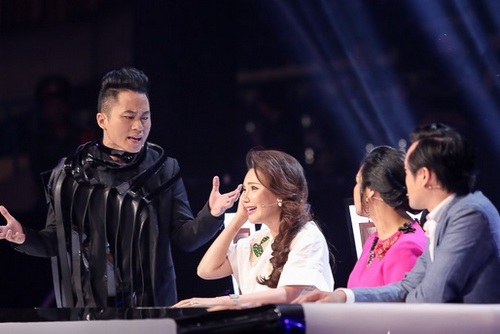 Tùng Dương và Thanh Lam chỉ trích Hồ Quỳnh Hương khá nặng nề vì để Minh Như hát bài 