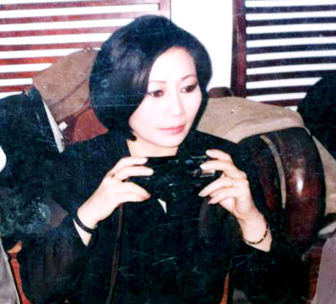 Cố NSND Lê Dung tại Hạ Long năm 1994. (Ảnh do bà Bích Nguyên, bạn học của Lê Dung cung cấp)
