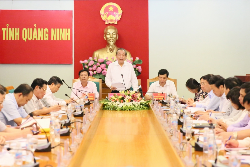 Đồng chí Phó Thủ tướng Trương Hòa Bình phát  biểu tại buổi làm việc với tỉnh Quảng Ninh.