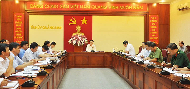 Bí thư Tỉnh ủy Nguyễn Văn Đọc kết luận cuộc họp