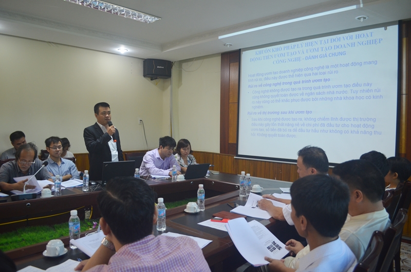 Ông Nguyễn Lâm Thanh, Giám đốc Ban Khoa học và Công nghệ, Khu công nghệ Hòa Lạc giới thiệu đề án 