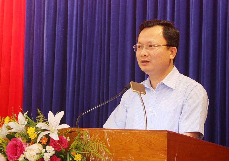 Đồng chí Cao Tường Huy, Ủy viên Ban Thường vụ, Trưởng Ban Tuyên giáo Tỉnh ủy phát biểu chỉ đạo định hướng công tác thông tin - tuyên truyền tháng 9-2016.