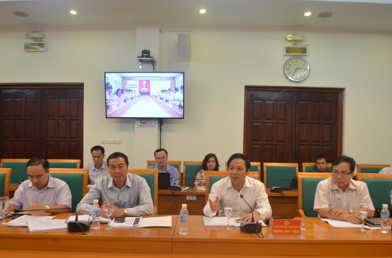 Đồng chí Đặng Huy Hậu, Phó Chủ tịch Thường trực UBND tỉnh phát biểu tại buổi làm việc.