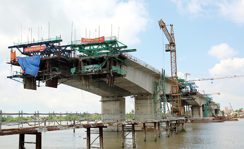 Cầu Sông Chanh, cao tốc Hạ Long –- Hải Phòng dự kiến hợp long trong tháng 9-2016.