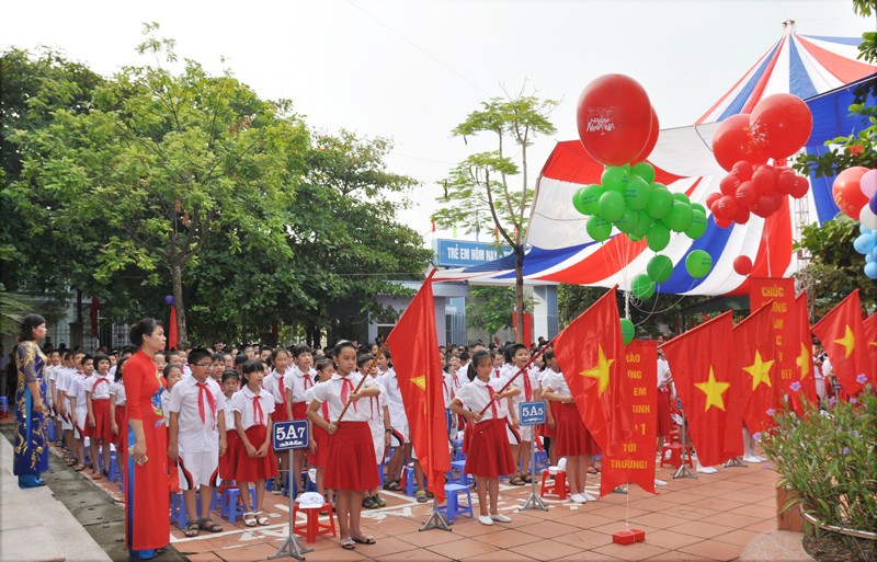 Lễ chào cờ tại Trường Tiểu học Quang Trung (TP Hạ Long).