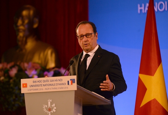  Ông Hollande sau đó có bài phát biểu tại Đại học Quốc gia Hà Nội về tương lai chung Việt - Pháp, định hướng mới trong quan hệ hợp tác giữa hai nước. 