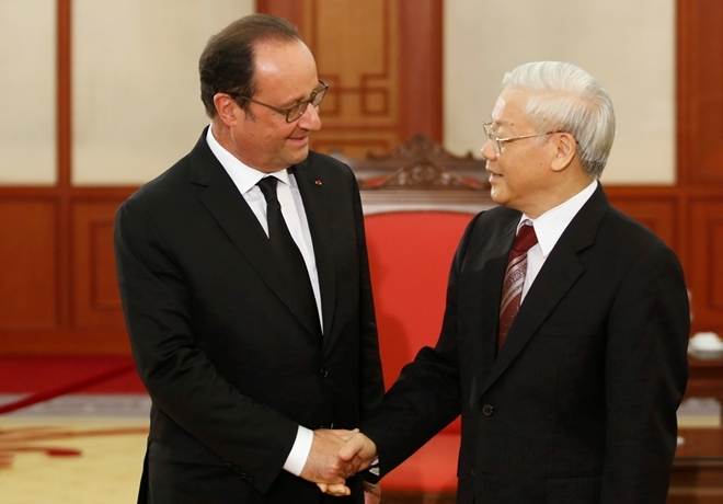  Ông Hollande sau đó tới chào xã giao Tổng Bí thư Nguyễn Phú Trọng tại Văn phòng Trung ương Đảng. Ảnh: Reuters.