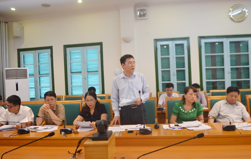 Đồng chí Tô Xuân Thao, Giám đốc Trung tâm hành chính công tỉnh đề xuất áp dụng mô hình hỏi đáp thủ tục hành chính qua Tổng đài tại Trung tâm hành chính công.