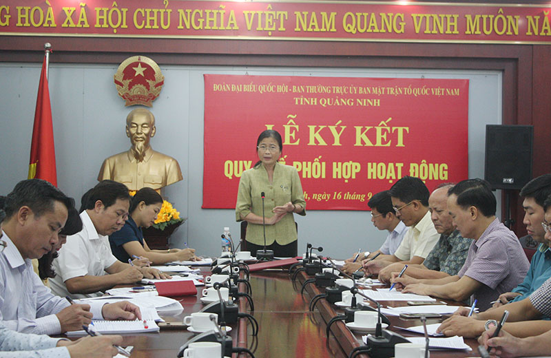 Đồng chí Đỗ Thị Hoàng, Phó Bí thư Thường trực Tỉnh ủy phát biểu tại lễ ký kết.
