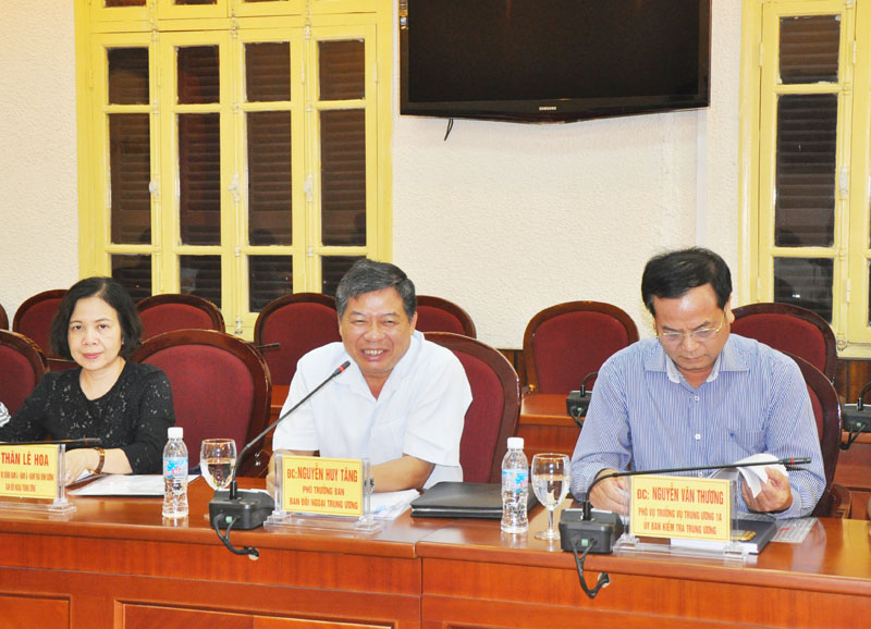 Đồng chí Nguyễn Huy Tăng, Phó Trưởng Ban Đối ngoại Trung ương phát biểu tại buổi làm việc